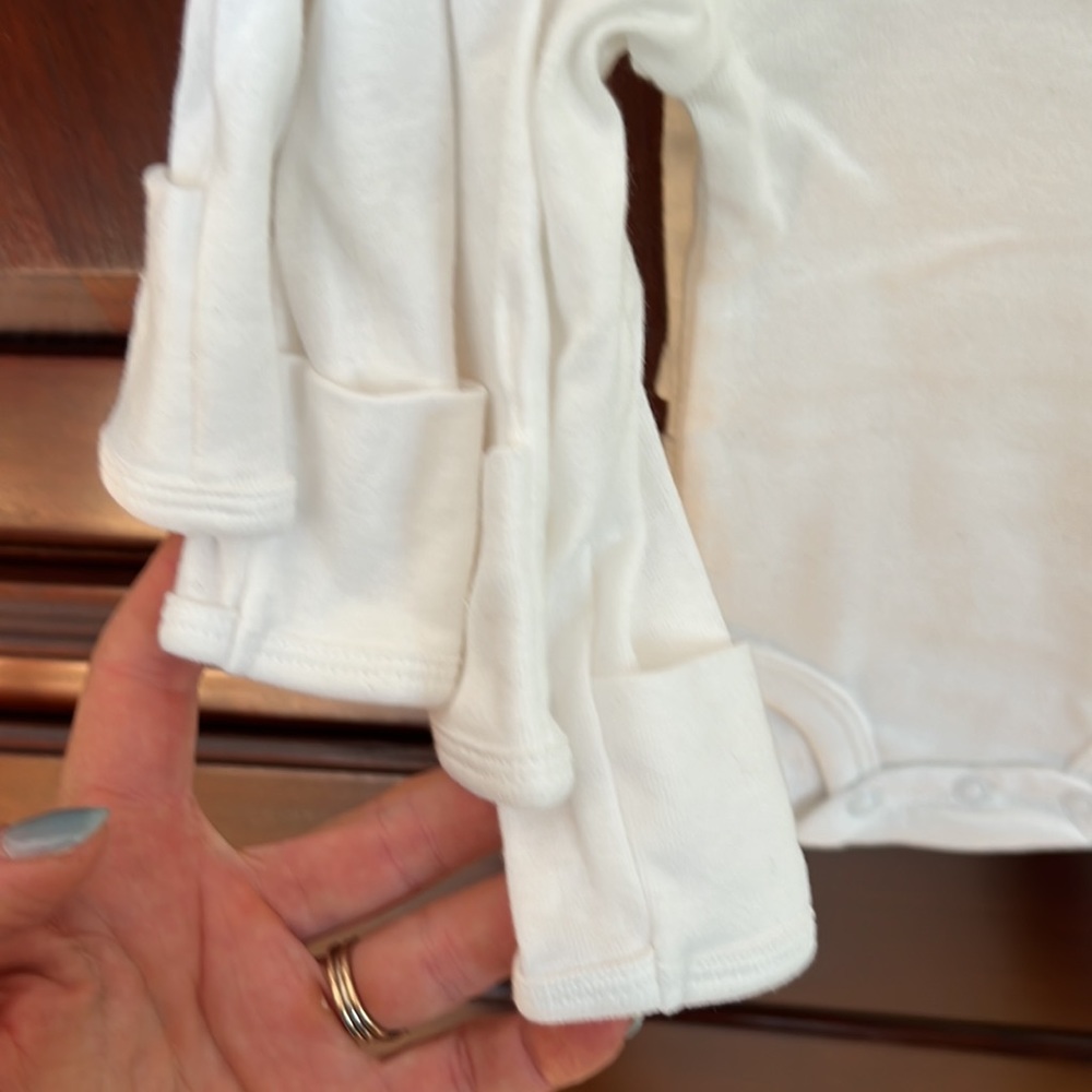 (4) Carter NWT Infant White long sleeve body suits - Picture 3 of 7